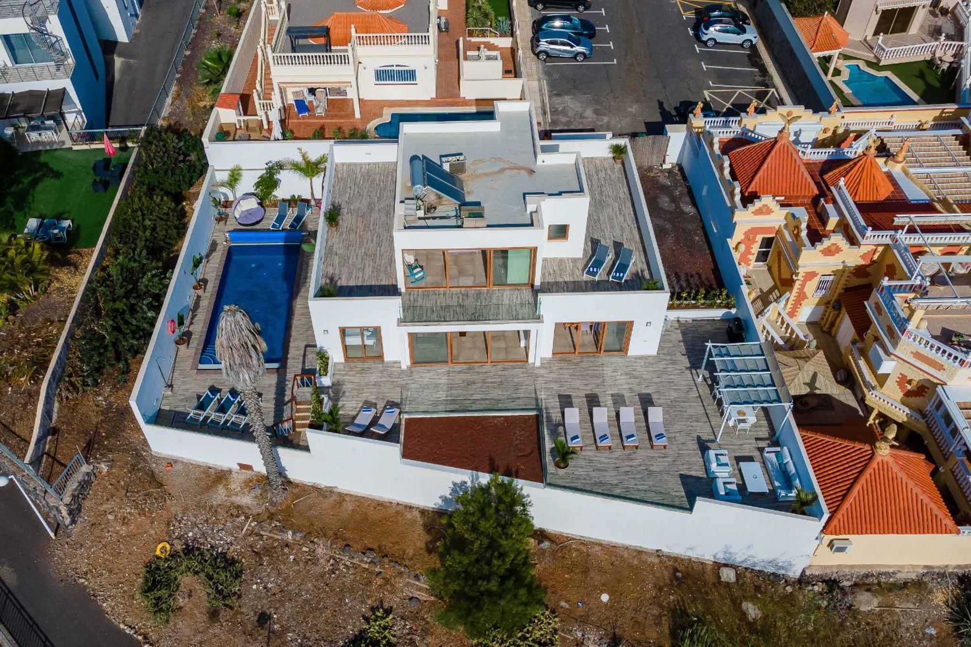 Fabulous Contemporary 5 Bedroom Villa With Private Heated Pool, Sleeps Max 13 كالاو سالفاجي المظهر الخارجي الصورة