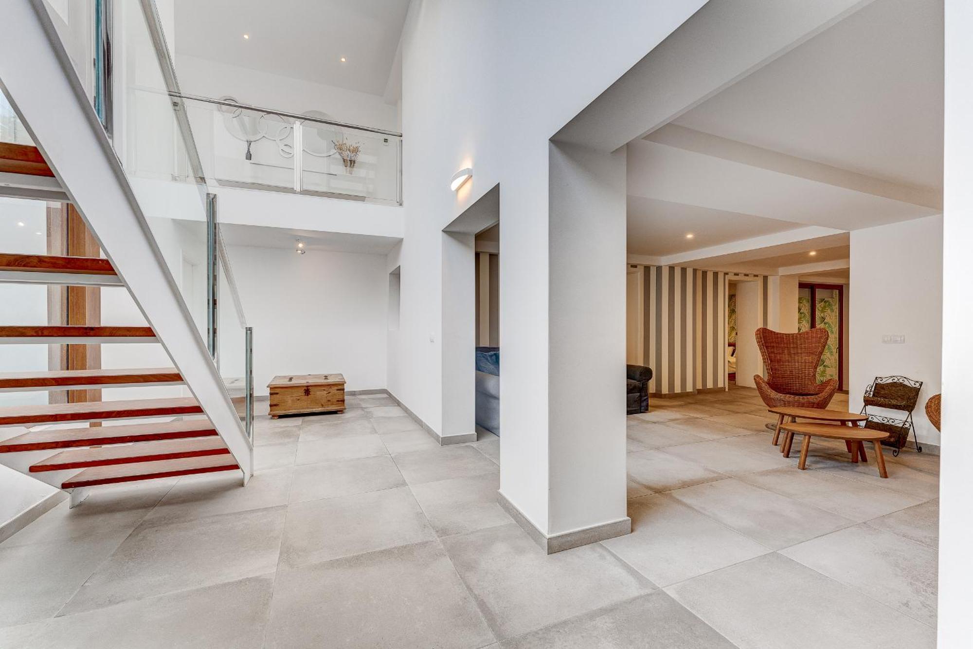 Fabulous Contemporary 5 Bedroom Villa With Private Heated Pool, Sleeps Max 13 كالاو سالفاجي المظهر الخارجي الصورة