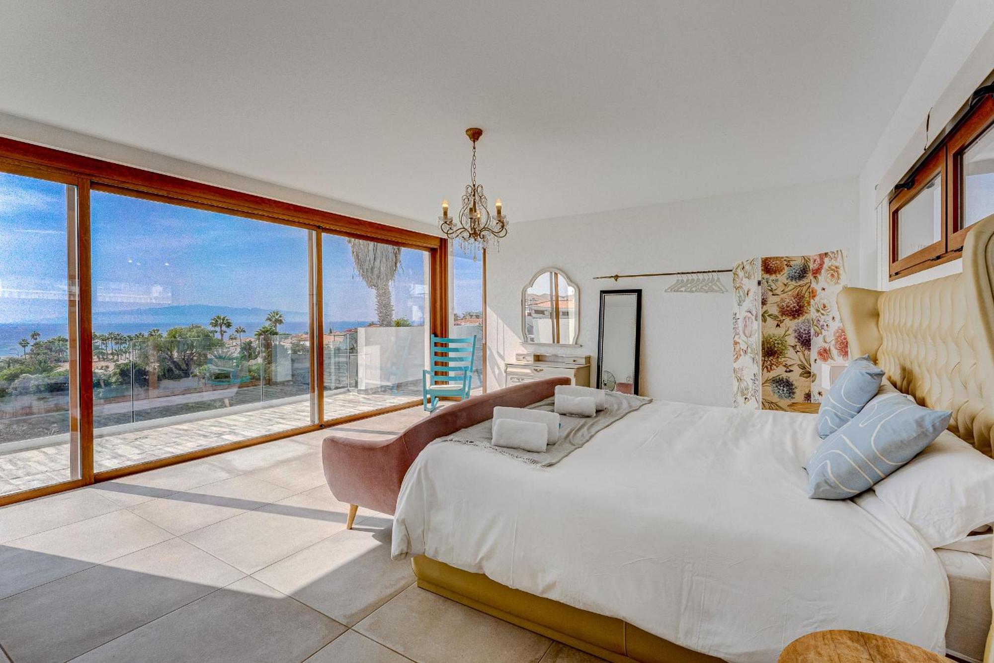 Fabulous Contemporary 5 Bedroom Villa With Private Heated Pool, Sleeps Max 13 كالاو سالفاجي المظهر الخارجي الصورة