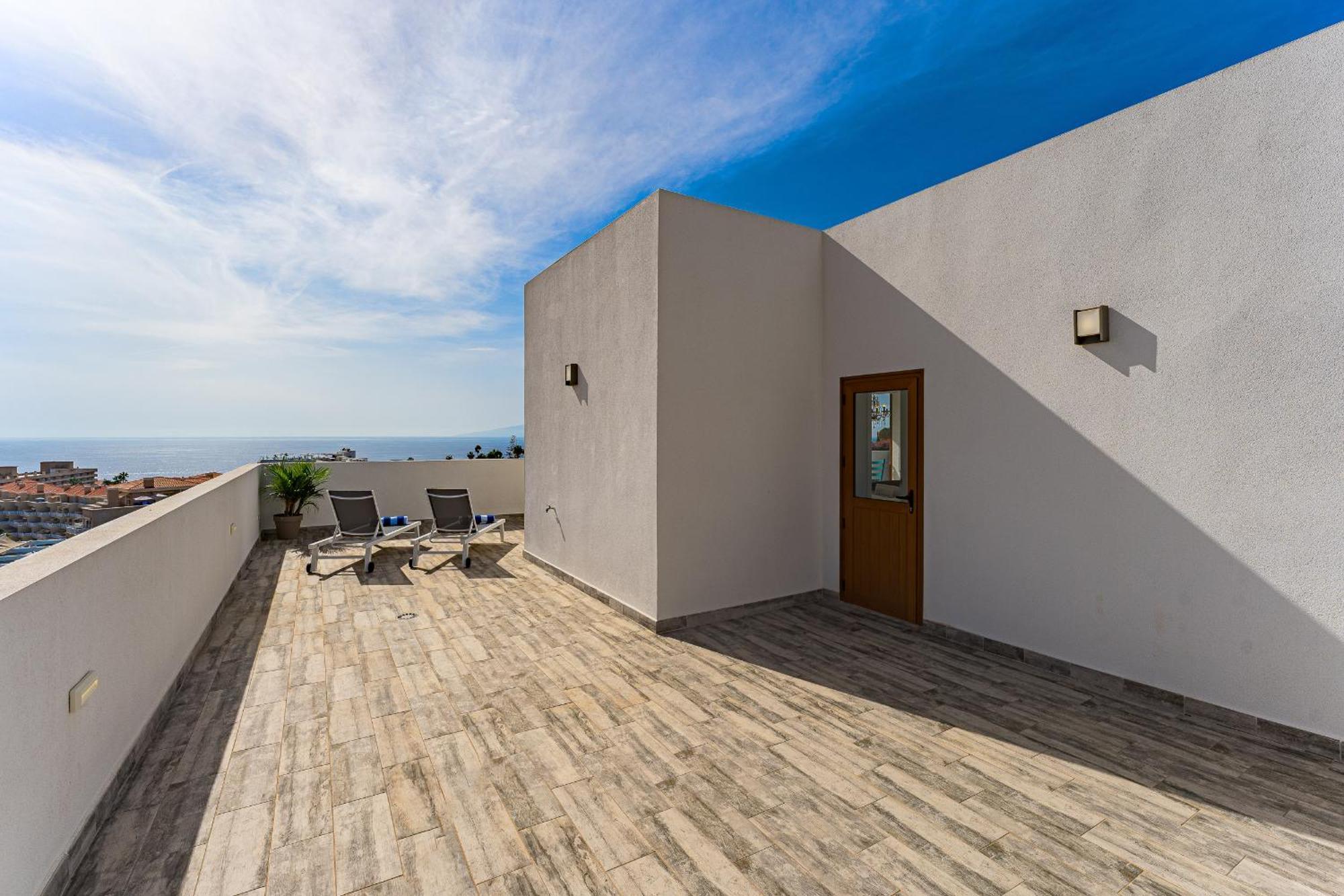 Fabulous Contemporary 5 Bedroom Villa With Private Heated Pool, Sleeps Max 13 كالاو سالفاجي المظهر الخارجي الصورة