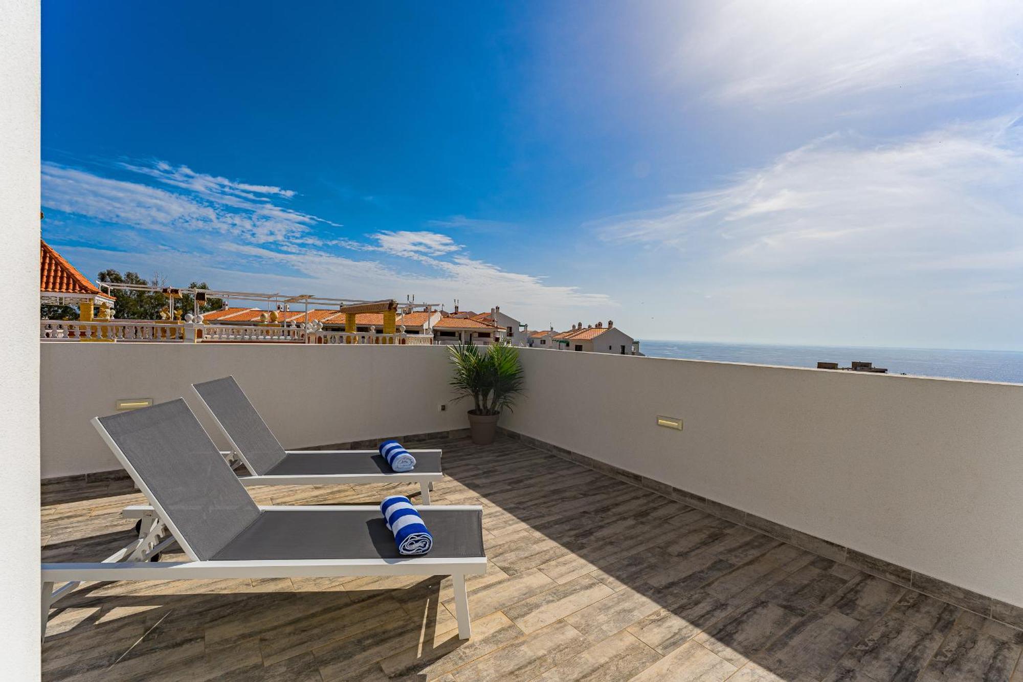 Fabulous Contemporary 5 Bedroom Villa With Private Heated Pool, Sleeps Max 13 كالاو سالفاجي المظهر الخارجي الصورة