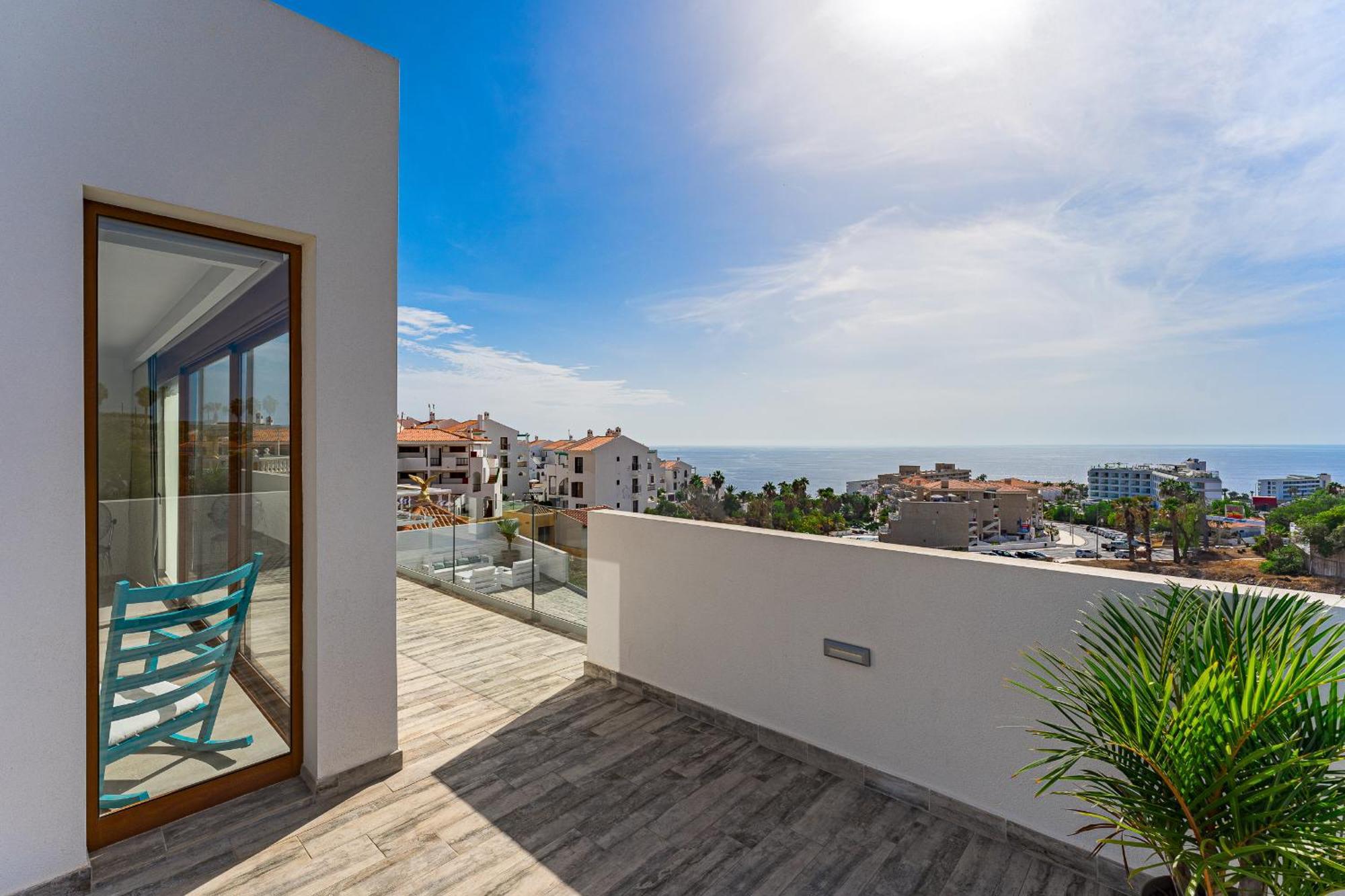 Fabulous Contemporary 5 Bedroom Villa With Private Heated Pool, Sleeps Max 13 كالاو سالفاجي المظهر الخارجي الصورة