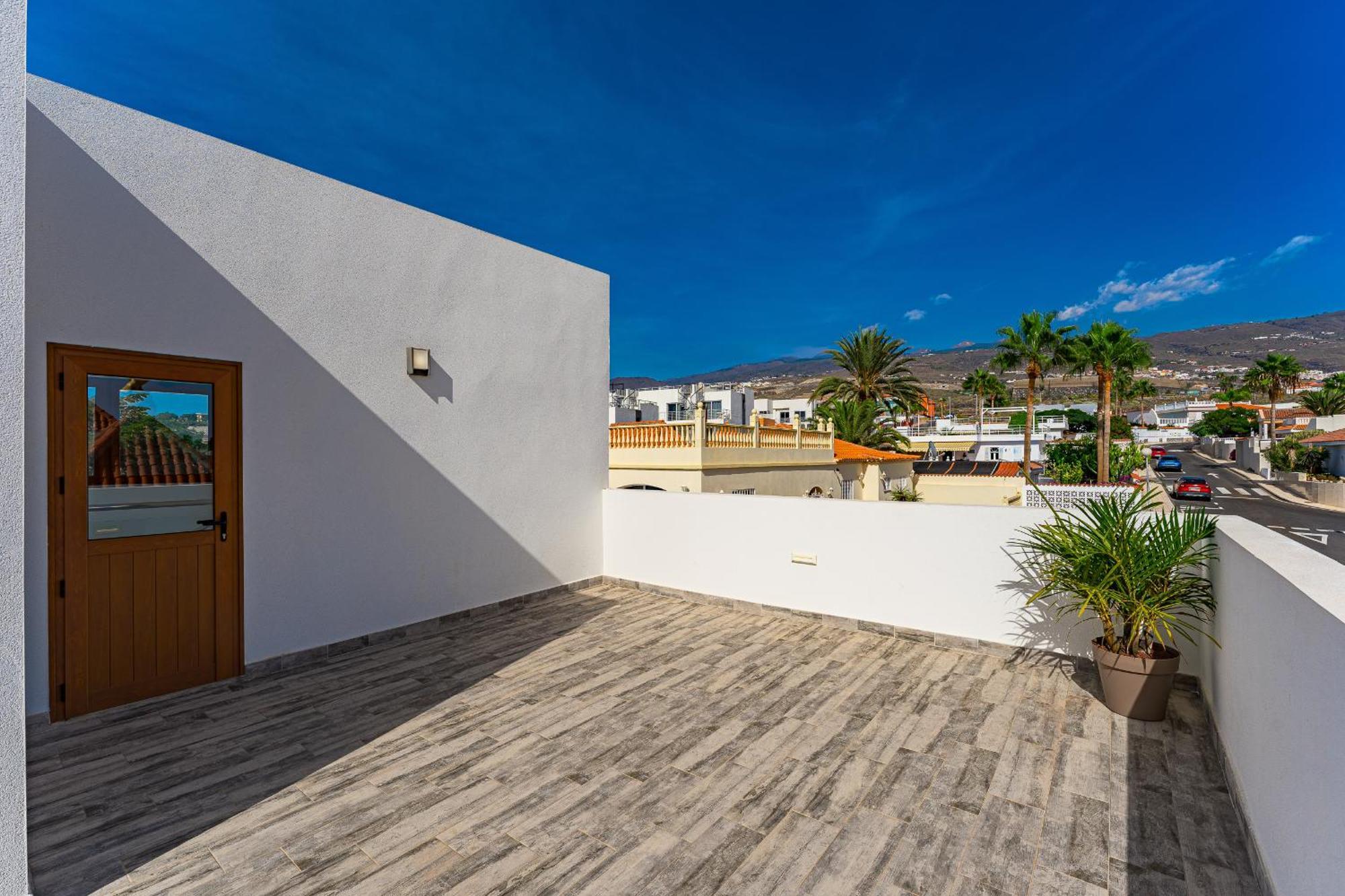 Fabulous Contemporary 5 Bedroom Villa With Private Heated Pool, Sleeps Max 13 كالاو سالفاجي المظهر الخارجي الصورة