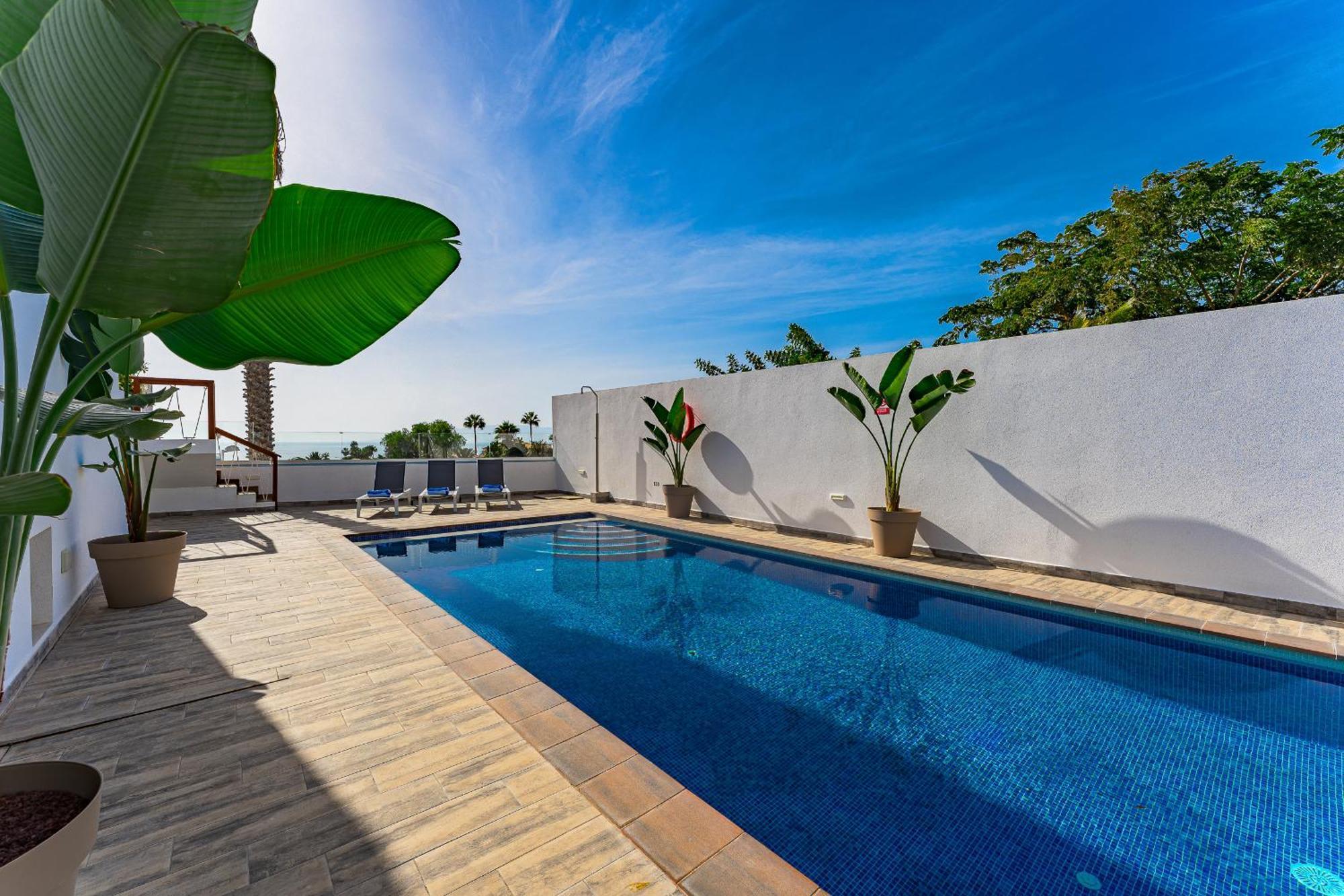 Fabulous Contemporary 5 Bedroom Villa With Private Heated Pool, Sleeps Max 13 كالاو سالفاجي المظهر الخارجي الصورة