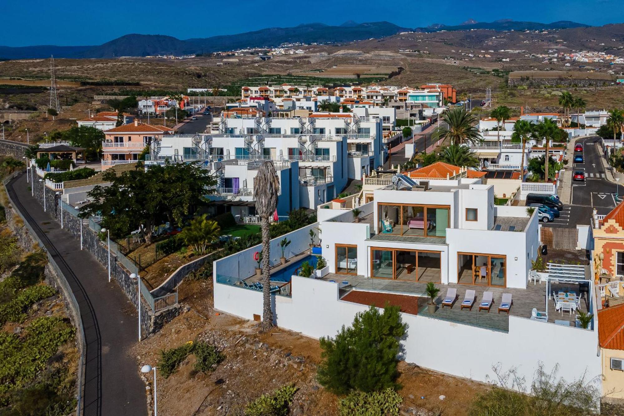 Fabulous Contemporary 5 Bedroom Villa With Private Heated Pool, Sleeps Max 13 كالاو سالفاجي المظهر الخارجي الصورة